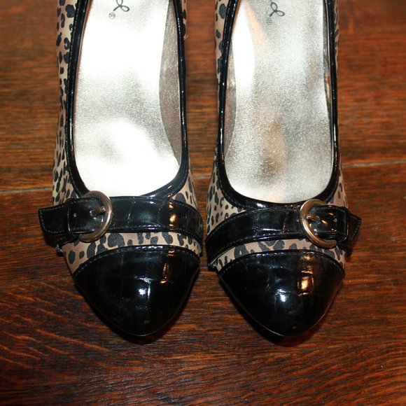 LIMITED TIME SALE: Qupid Animal Print Stilettos with Black Patent Accents Size 8 - Picture 7 of 10